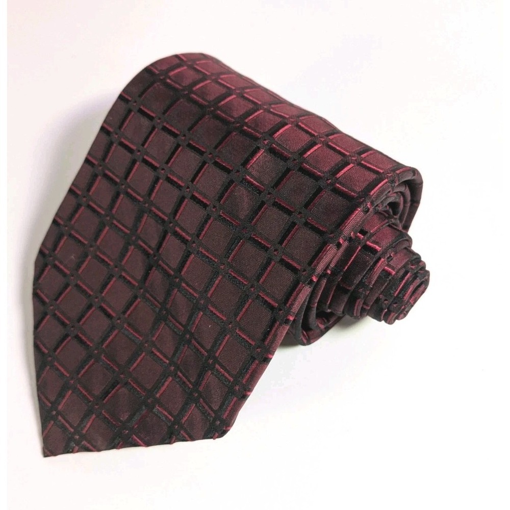 Esuvio Napoli 100% Silk Men's Red Geometric Necktie Hand Made Italian Fabric‎